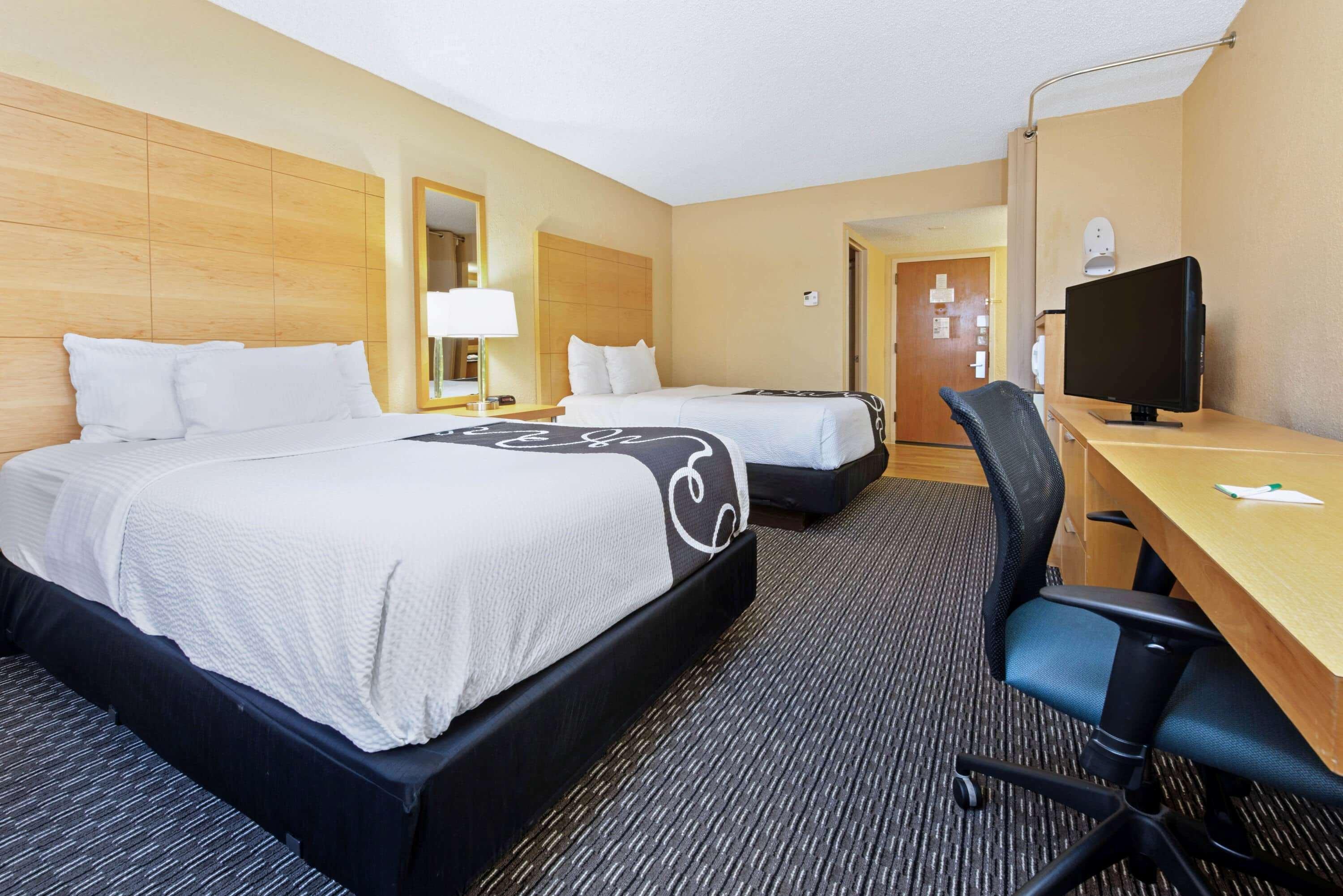 Отель La Quinta By Wyndham Coral Springs South Экстерьер фото