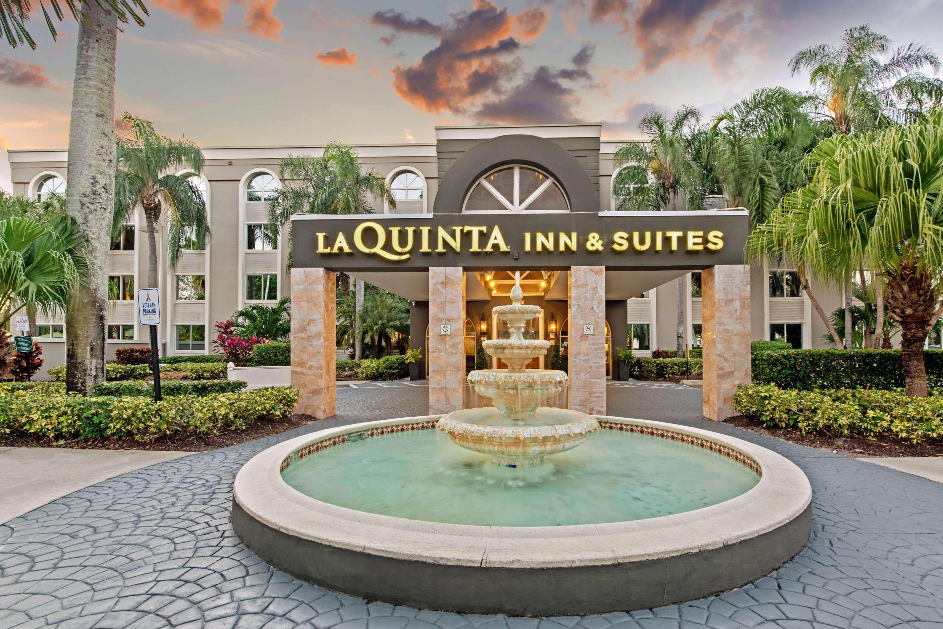 Отель La Quinta By Wyndham Coral Springs South Экстерьер фото
