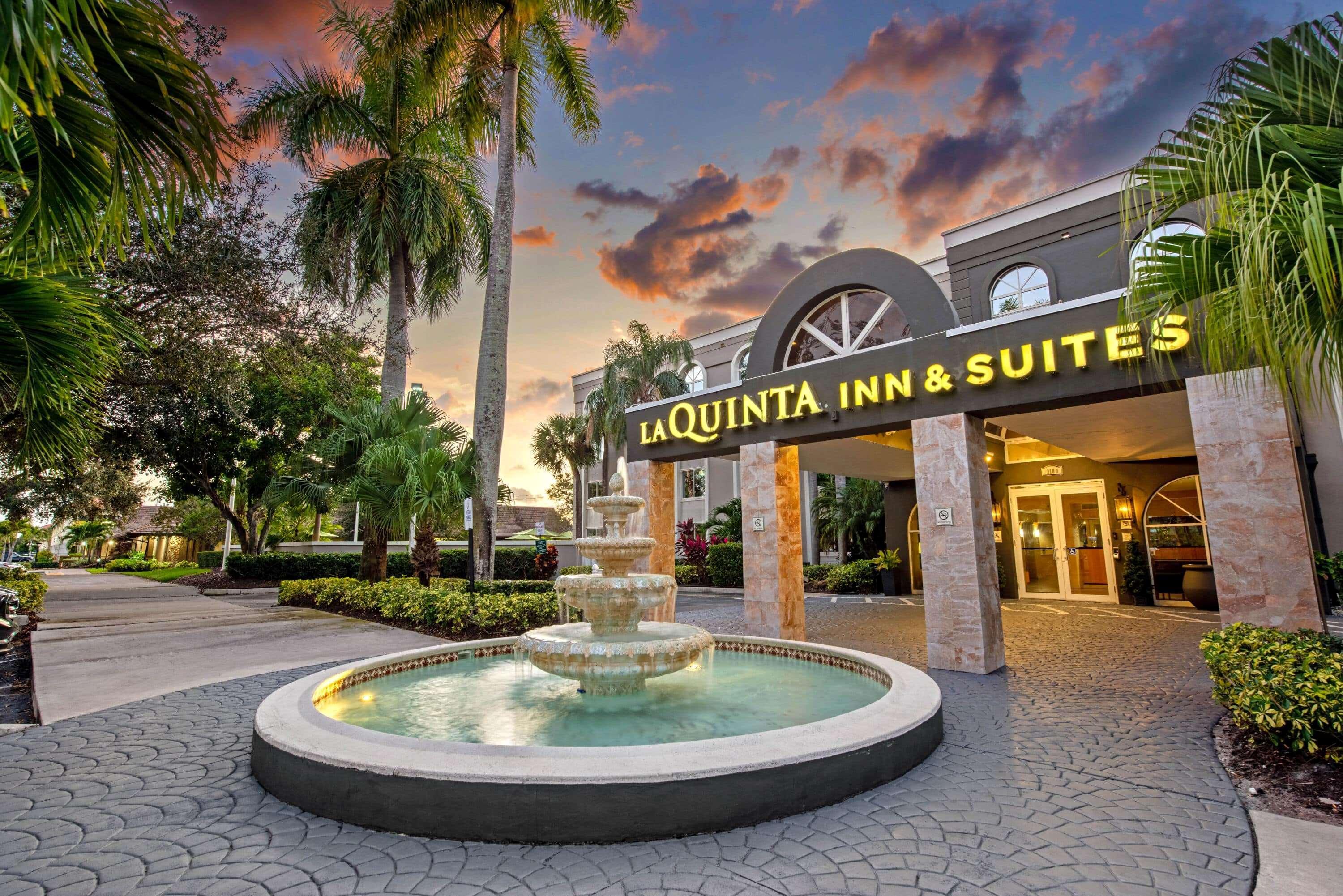 Отель La Quinta By Wyndham Coral Springs South Экстерьер фото